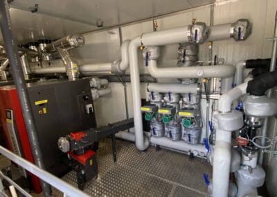 AMO-Chaufferie-bois_Cler-ingenierie-Chaufferie-vue-interieure-pompes